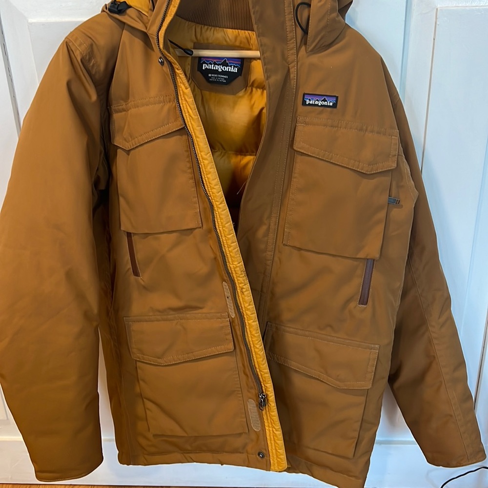 Men’s size M insulated Duckdown Patagonia jacket. Excellent condition.